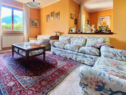 Villa zum Kauf 428.000 € 261 m² 300 m² Grundstück frei ab sofort via Nuova Gravellona Toce