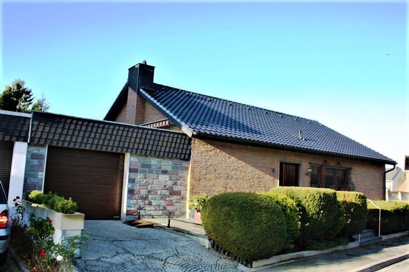 Bungalow zur Miete 900 € 3 Zimmer 105 m²<br/>Wohnfläche 241 m²<br/>Grundstück 01.02.2025<br/>Verfügbarkeit Stadtkern - Ost Düren 52351