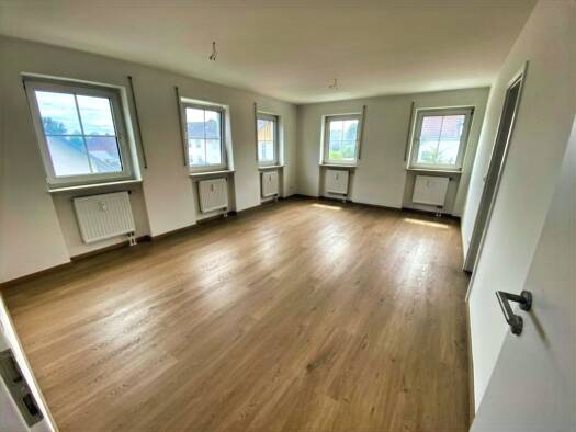 Wohnung zur Miete 825 € 2,5 Zimmer 66 m² 1. Geschoss frei ab sofort Massenhausen 85376