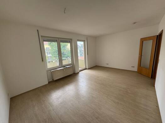 Wohnung zur Miete 250 € 1 Zimmer 42,3 m² Geschoss 1/2 frei ab sofort Gera 07546