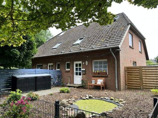 Einfamilienhaus zum Kauf provisionsfrei 746.000 € 8 Zimmer 182,8 m² 1.151 m² Grundstück Wiesengrund 3 Uetersen 25436