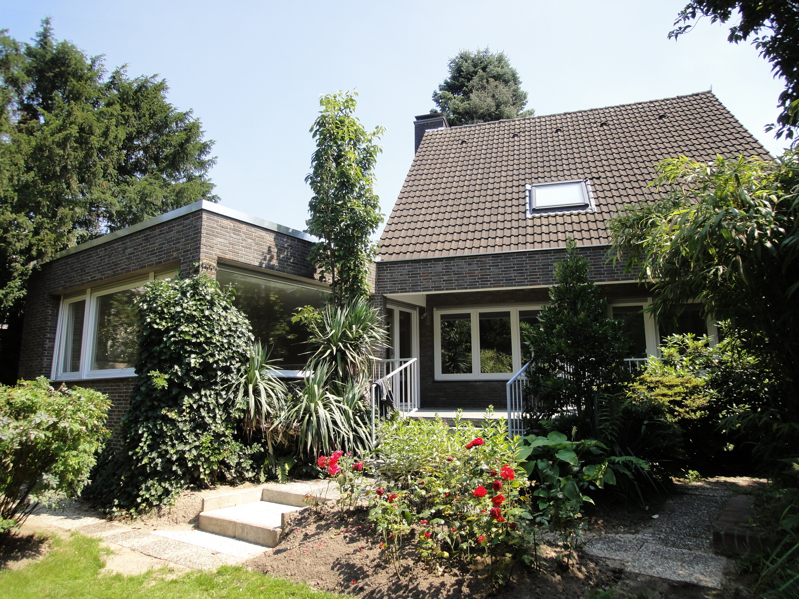 Einfamilienhaus zur Miete 3.750 € 6 Zimmer 186 m²<br/>Wohnfläche 1.001 m²<br/>Grundstück ab sofort<br/>Verfügbarkeit Kaiserswerth Düsseldorf 40489