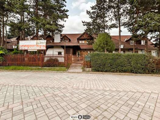 Hotel zum Kauf 1.090.000 € 17 Zimmer 350 m² Gastrofläche 8.000 m² Grundstück Györ 9000