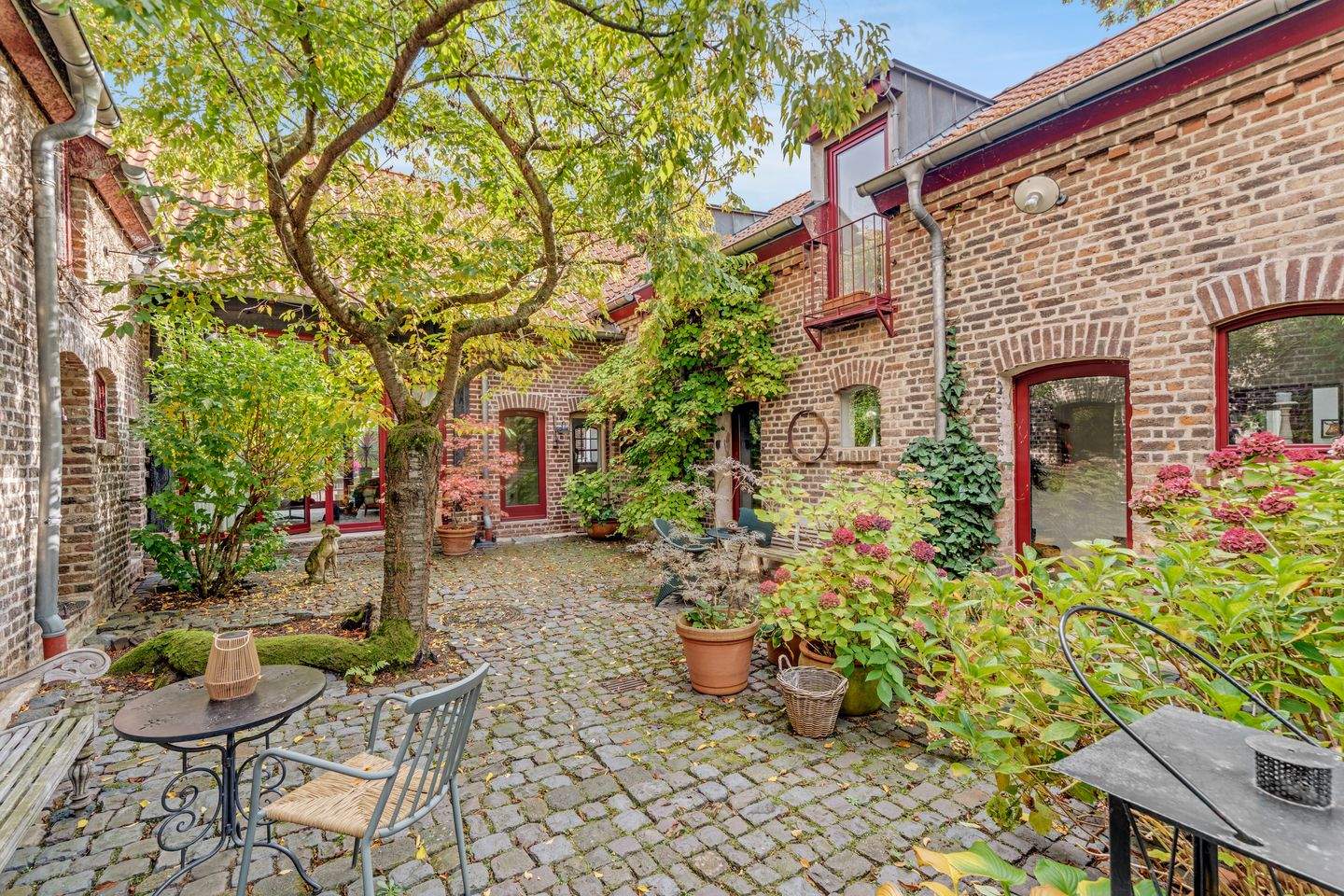 House in Köln, Weiß - Ansicht 2