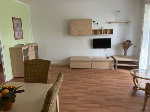 Wohnung zur Miete 490 € 3 Zimmer 81,5 m² 1. Geschoss frei ab 01.10.2026 Platanenstraße 1 Lusan Gera 07549