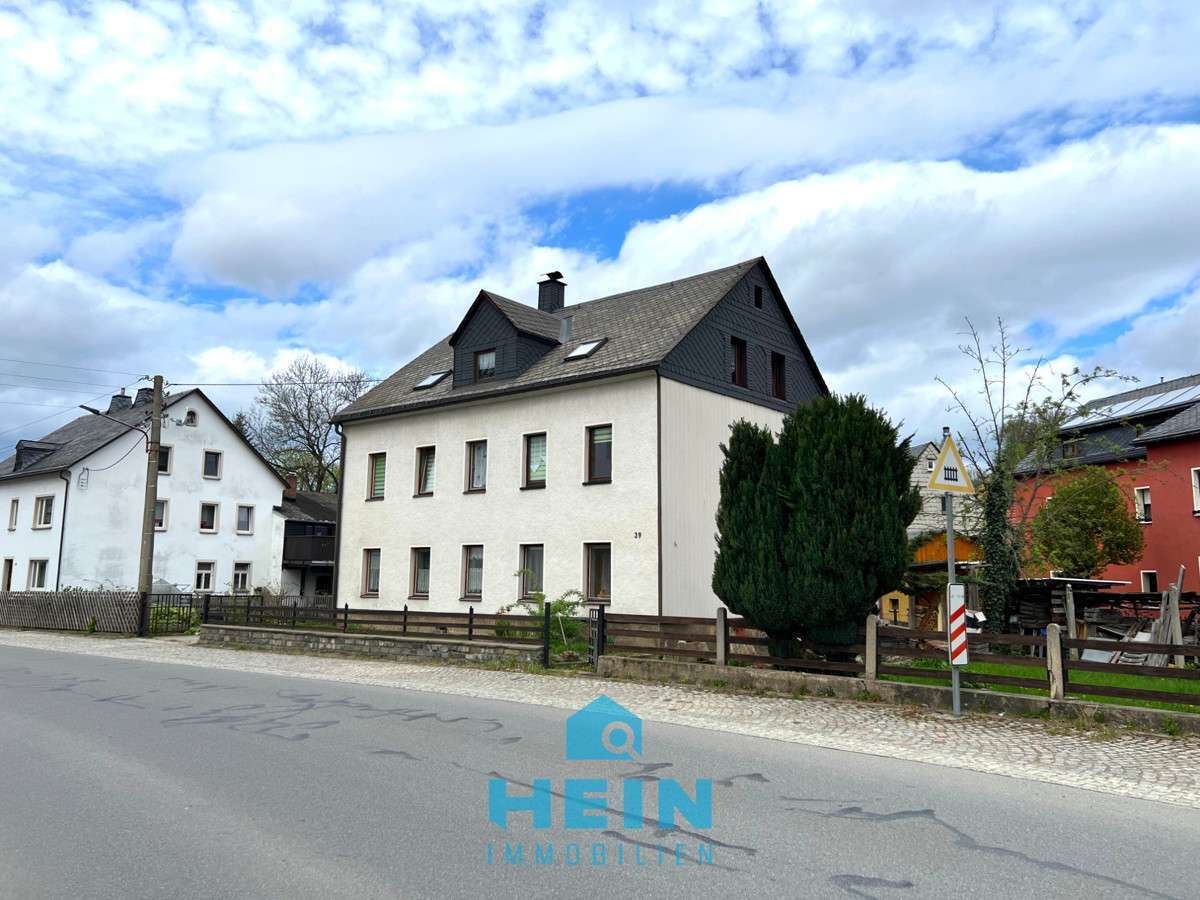 Mehrfamilienhaus zum Kauf 95.500 € 9 Zimmer 234 m²<br/>Wohnfläche 900 m²<br/>Grundstück Annaberger Straße 39 Markersbach Raschau-Markersbach 08352