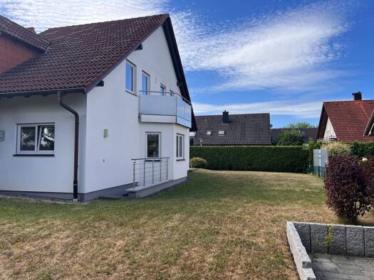 Doppelhaushälfte zur Miete 1.160 € 4,5 Zimmer 128 m² 400 m² Grundstück frei ab sofort Schwenningen Villingen-Schwenningen 78056