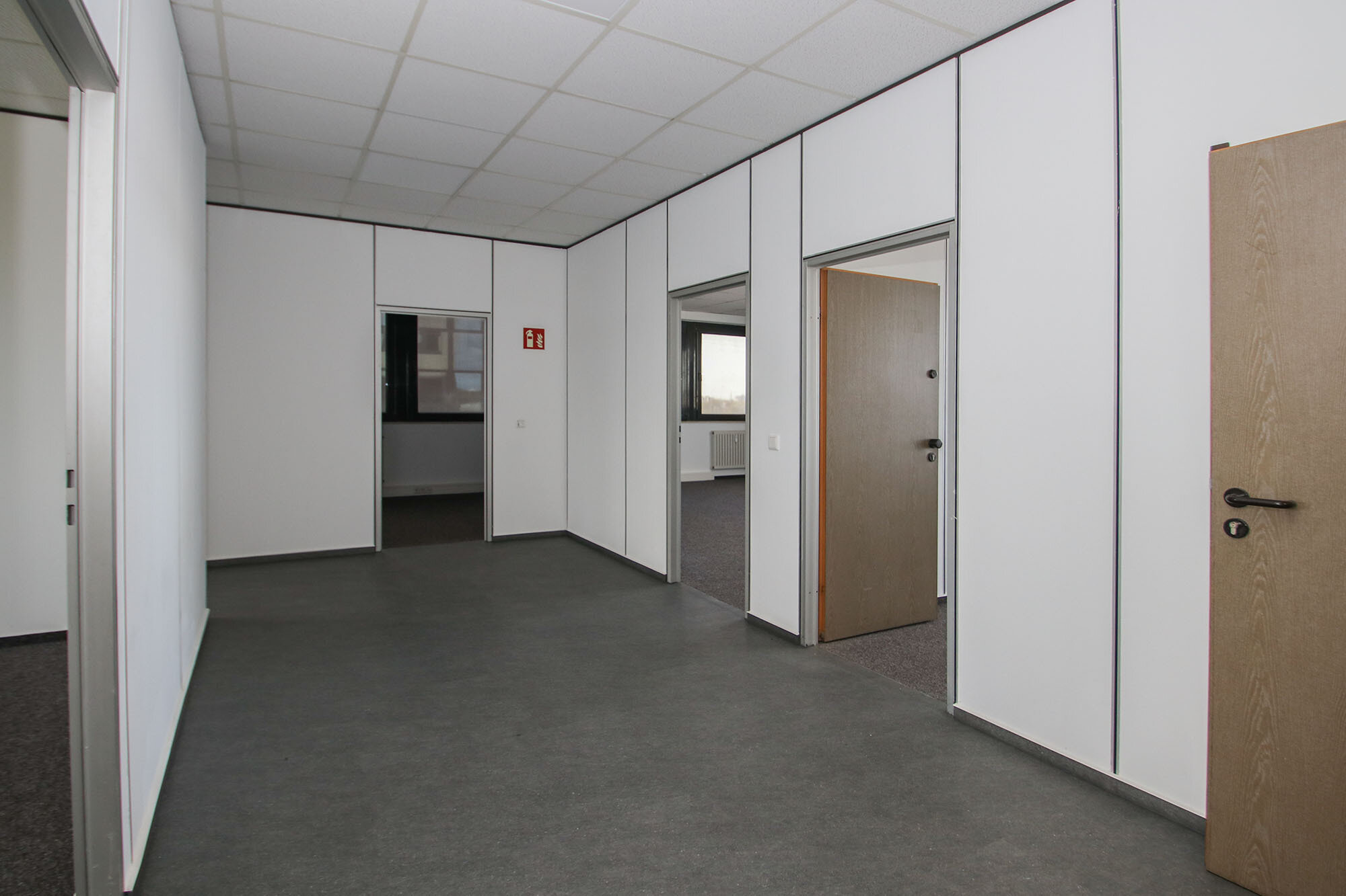 Bürofläche zur Miete provisionsfrei 7 € 167 m²<br/>Bürofläche ab 35 m²<br/>Teilbarkeit Tiefenbroich Ratingen 40880