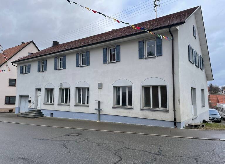 Haus zum Kauf 280.000 € 7 Zimmer 317,1 m²<br/>Wohnfläche 392 m²<br/>Grundstück ab sofort<br/>Verfügbarkeit Böttingen 78583