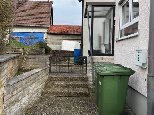 Doppelhaushälfte zur Miete 2.000 € 6,5 Zimmer 120 m² 179 m² Grundstück frei ab 01.05.2026 Oßweil Ludwigsburg 71640