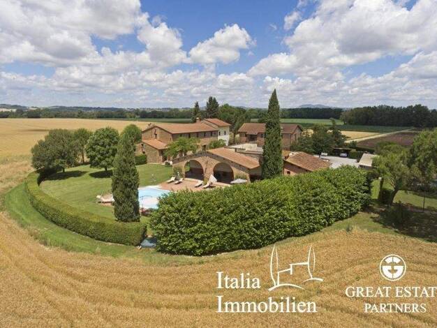 Bauernhaus zum Kauf 2.600.000 € 50 Zimmer 1.516 m² 40.000 m² Grundstück Deruta 06053