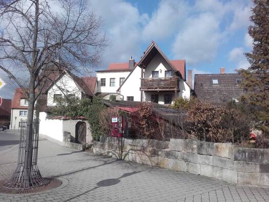 Wohnung zur Miete 1.250 € 4 Zimmer 140 m² Geschoss 2/3 frei ab 01.07.2026 Neunkirchen Neunkirchen a.Brand 91077