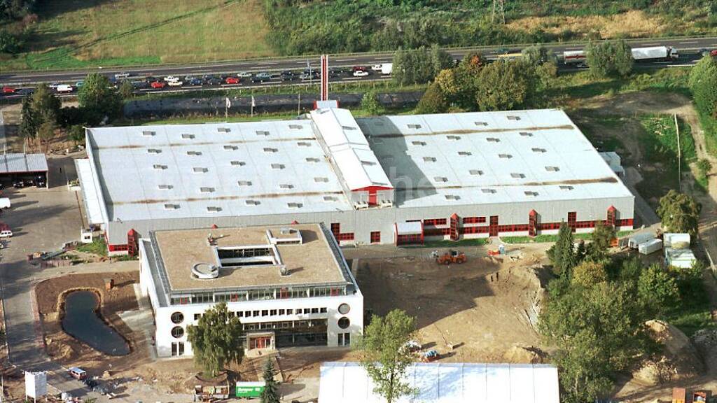 Lagerhalle zur Miete - Erstbezug provisionsfrei 6,94 € 300 m² Lagerfläche teilbar von 150 m² bis 8.000 m² Triftweg 21-26 Birkenwerder 16547