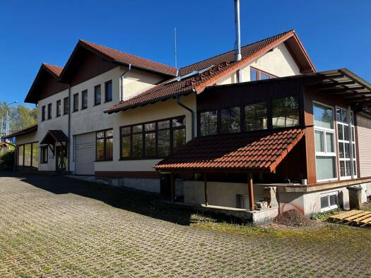 Wohn- und Geschäftshaus zum Kauf 559 € 11 Zimmer 706 m² Bürofläche Pfütschbergstraße 16 Suhl Suhl 98527