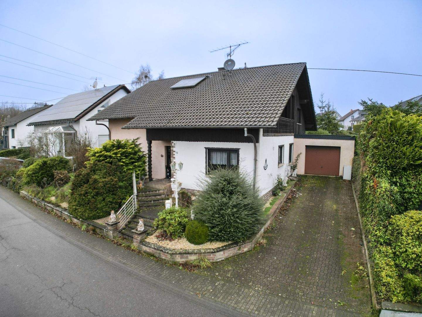 Immobilie in Dillingen/Saar - Gepflegtes Ein - Zweifamilienhaus ruhig gelegen im Grünen - Bild 0