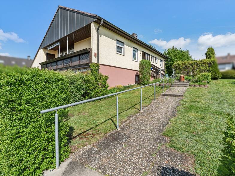 Einfamilienhaus zum Kauf 390.000 € 6 Zimmer 178 m² 749 m² Grundstück Böhringen Römerstein 72587
