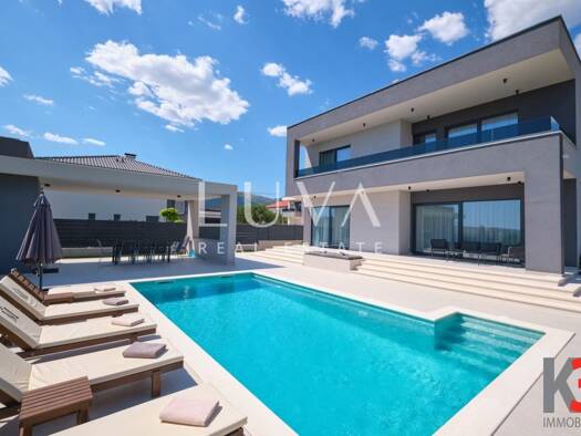Haus zum Kauf 1.560.000 € 5 Zimmer 324 m² 750 m² Grundstück Kastela 0