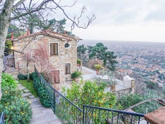 Villa zum Kauf 8 Zimmer 280 m² 3.000 m² Grundstück frei ab sofort Pietrasanta