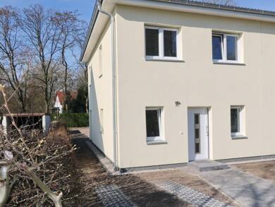 Doppelhaushälfte zur Miete 1.350 € 4 Zimmer 117 m² 400 m² Grundstück frei ab 01.09.2025 Bernau Bernau 16321