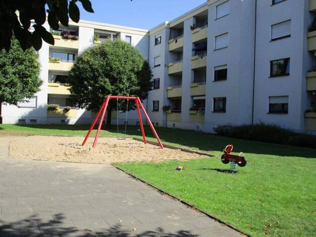 Wohnung zur Miete nur mit Wohnberechtigungsschein 501 € 4,5 Zimmer 94,1 m² EG frei ab 01.12.2025 Friedrichsfelder Straße 38 Voerde 46562