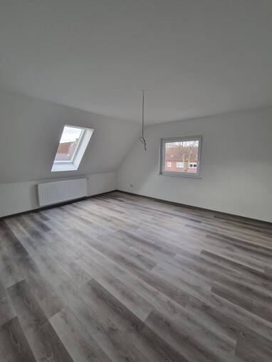 Wohnung zur Miete 690 € 4 Zimmer 92 m² 2. Geschoss frei ab sofort Werdumer Straße 108 Altengroden Wilhelmshaven 26386
