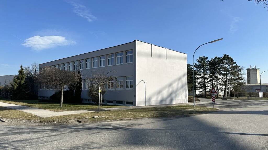 Büro zur Miete 4.112 € 10 Zimmer Wiener Neustadt 2700