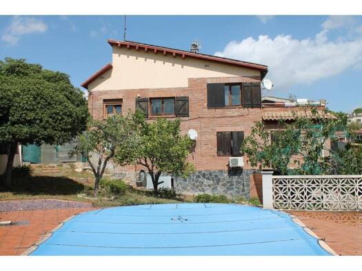 Villa zum Kauf 725.000 € 5 Zimmer 395 m² 600 m² Grundstück Barberà del Vallès 08210