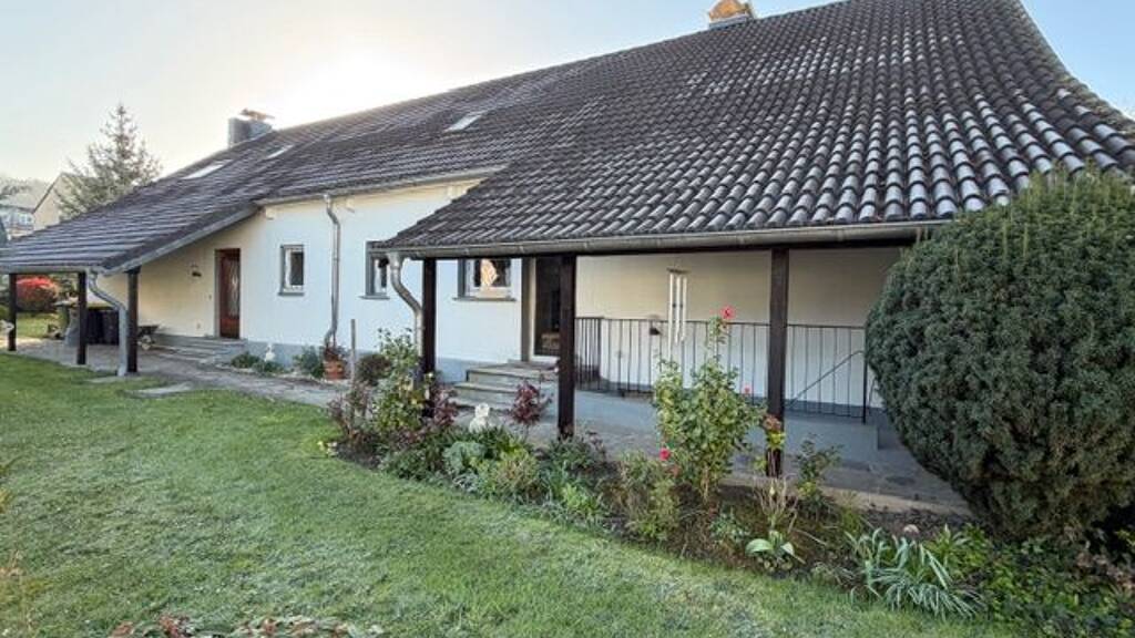 Einfamilienhaus zur Miete 2.400 € 8 Zimmer 240 m² 1.250 m² Grundstück frei ab 01.06.2026 Cäsariusstraße 105 Oberdollendorf Königswinter 53639