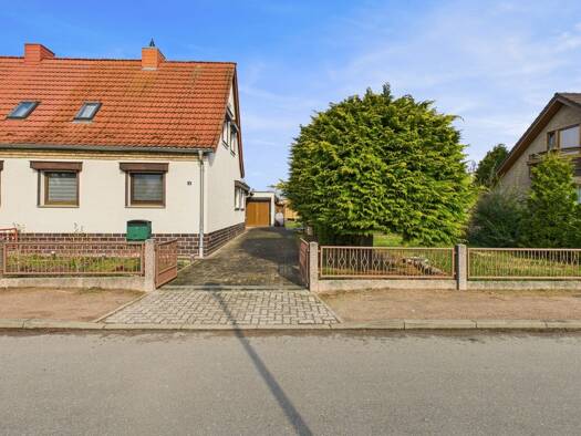 Doppelhaushälfte zum Kauf 275.000 € 4 Zimmer 91,3 m² 595 m² Grundstück Dölau West 06120