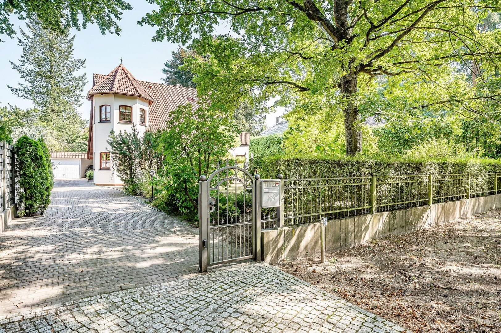 Einfamilienhaus zum Kauf provisionsfrei 1.100.000 € 5 Zimmer 201 m²<br/>Wohnfläche 990 m²<br/>Grundstück Groß Glienicke Potsdam 14476