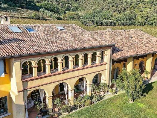 Haus zum Kauf 3.900.000 € 1.500 m² 2.000 m² Grundstück Rodengo Saiano 25050