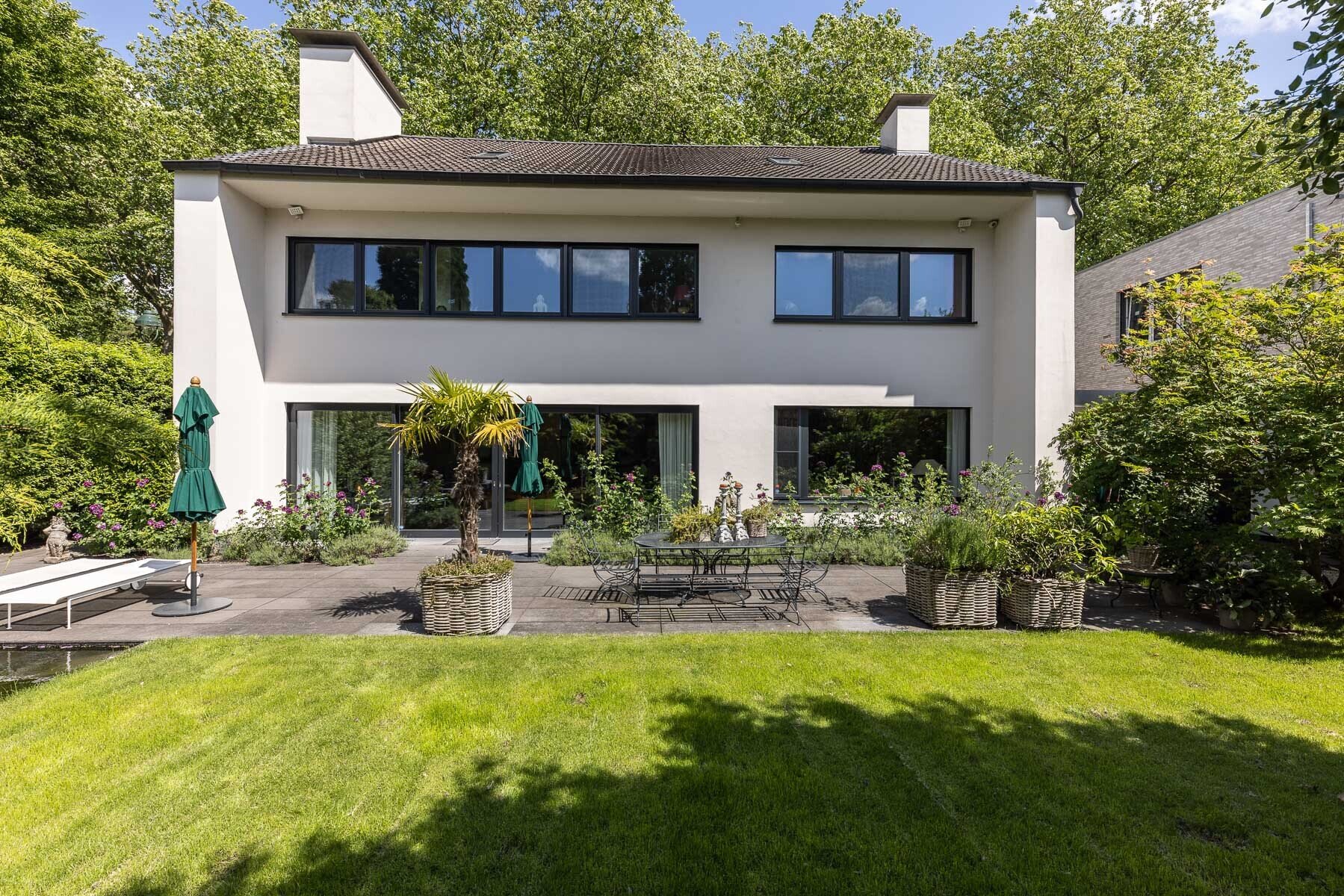 Villa zum Kauf 5 Zimmer 340 m²<br/>Wohnfläche 782 m²<br/>Grundstück Benrath Düsseldorf / Benrath 40597