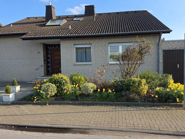 Mehrfamilienhaus zum Kauf provisionsfrei 585.000 € 10 Zimmer 204 m² 658 m² Grundstück Lipper Berg 51 Lipp Bedburg 50181