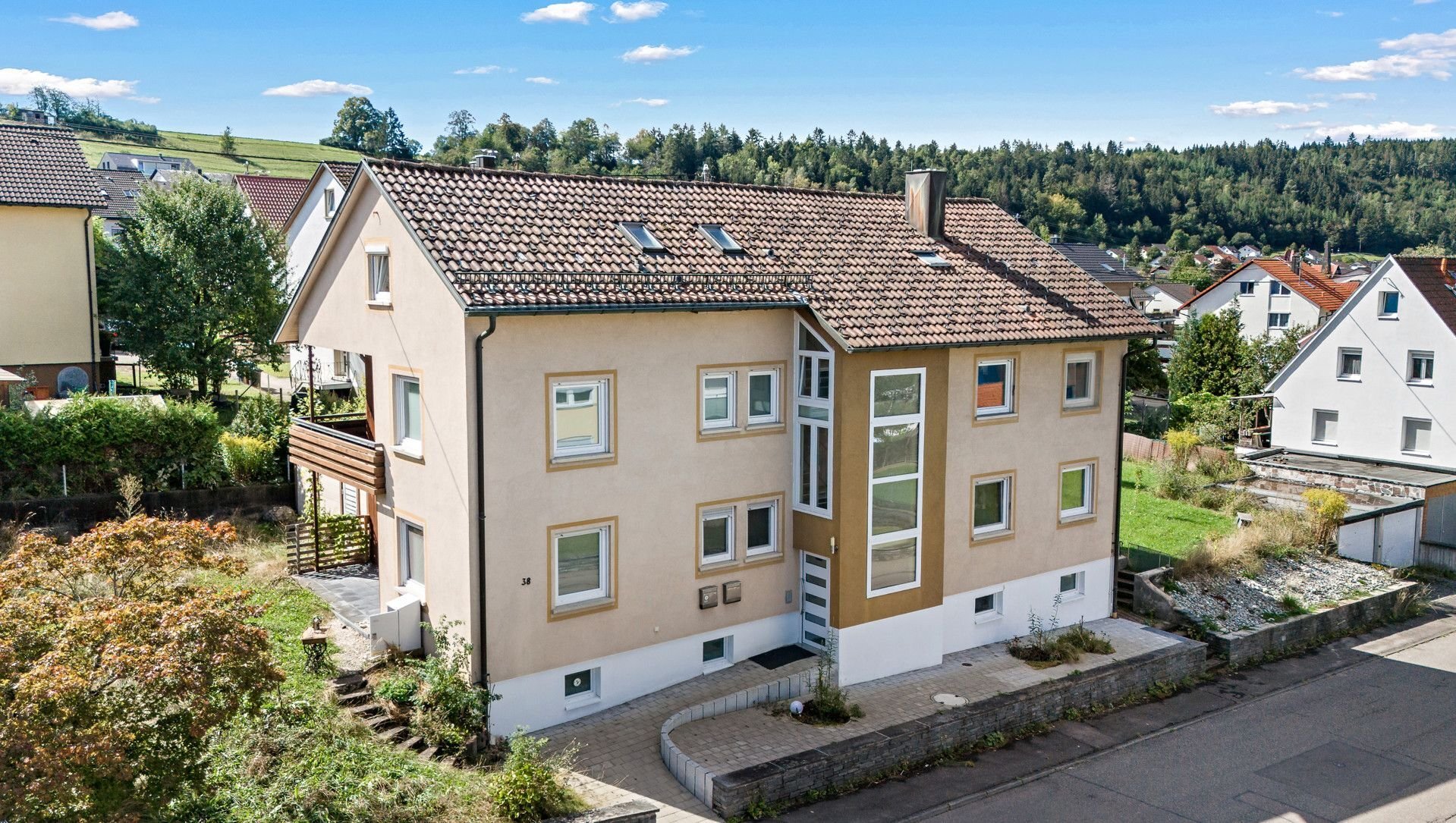 Mehrfamilienhaus zum Kauf 574.000 € 11 Zimmer 346 m²<br/>Wohnfläche 886 m²<br/>Grundstück Nendingen Tuttlingen 78532