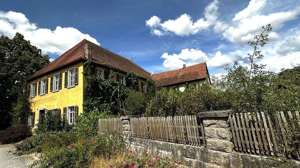 Herrenhaus zum Kauf als Kapitalanlage geeignet 529.000 € 10 Zimmer 300 m² 3.100 m² Grundstück Ipsheim 91472