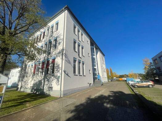 Bürogebäude zur Miete 2.385 € 8 Zimmer 251 m² Bürofläche Hochdorf Freiburg im Breisgau / Hochdorf 79108