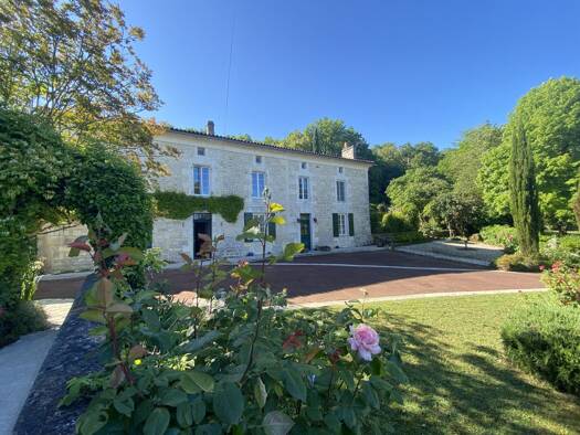 Haus zum Kauf 470.000 € 304 m² 6.293 m² Grundstück Mouthiers-sur-Boëme 16440