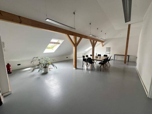 Büro zur Miete 1.836 € 270 m² Bürofläche Niederfrohna 09243