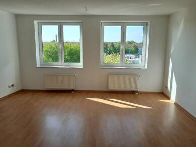 Wohnung zur Miete 486 € 2 Zimmer 70,5 m² 3. Geschoss frei ab sofort Große Diesdorfer Str. 187 Pestalozzistraße Magdeburg 39110