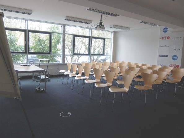 Bürofläche zur Miete 5.152 € 9 Zimmer 448 m²<br/>Bürofläche Mittlerer Westen Regensburg 93049