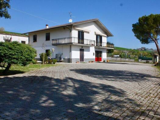 Einfamilienhaus zum Kauf provisionsfrei 289.000 € 8 Zimmer 280 m² 8.000 m² Grundstück Castelleone di Suasa 60010