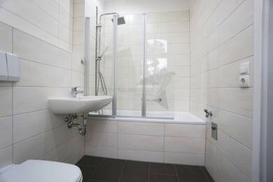 Wohnung zur Miete 250 € 2 Zimmer 38,4 m² EG frei ab sofort Casparistraße 8 Mitte - Süd 141 Zwickau 08056