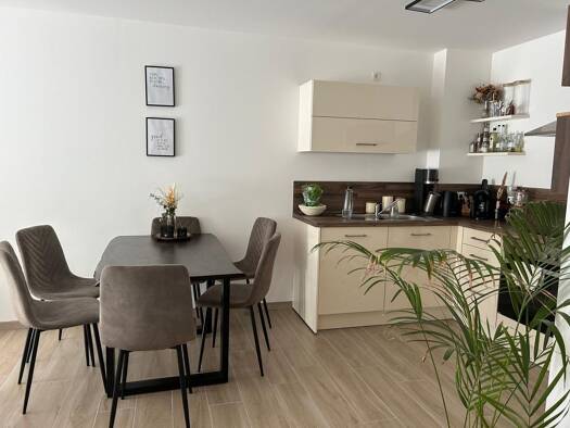 Wohnung zur Miete 710 € 1 Zimmer 57 m² Geschoss 1/2 frei ab 01.05.2026 Reuth Forchheim 91301