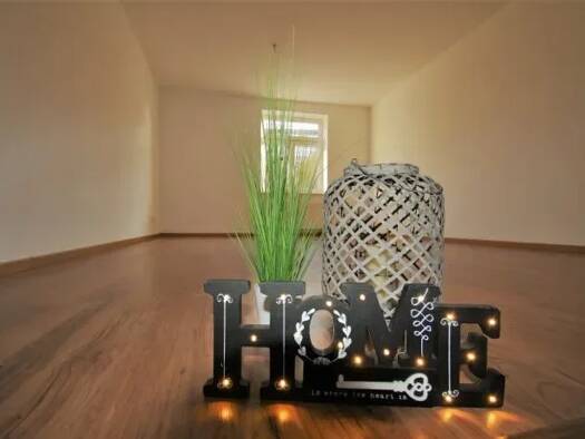 Studio zur Miete 450 € 3 Zimmer 86,7 m² 1. Geschoss frei ab sofort Zwickauer Straße 218 Schönau Chemnitz 09116