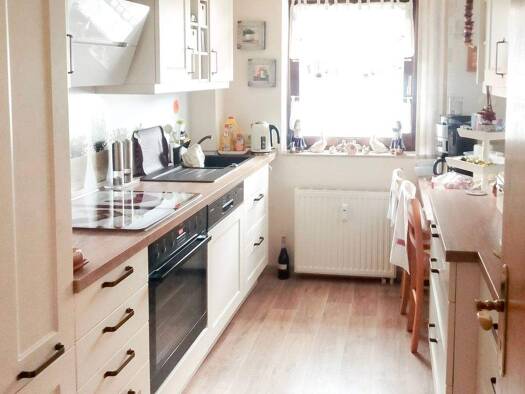 Wohnung zum Kauf 95.000 € 4 Zimmer 89,5 m² 1. Geschoss Neukirchen Neukirchen/Pleiße 08459