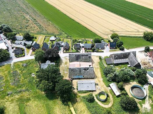 Einfamilienhaus zum Kauf 89.000 € 10 Zimmer 295 m² 5.320 m² Grundstück Dorfstraße 60 Seestermühe 25371