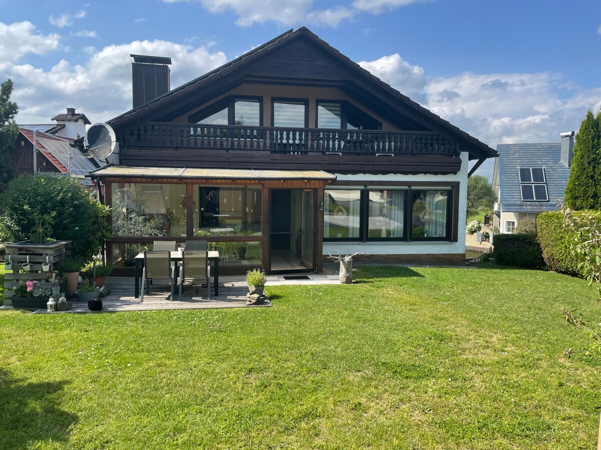 Einfamilienhaus zum Kauf 350.000 € 10 Zimmer 295 m²<br/>Wohnfläche 917 m²<br/>Grundstück Hinterbrünst Georgenberg 92697