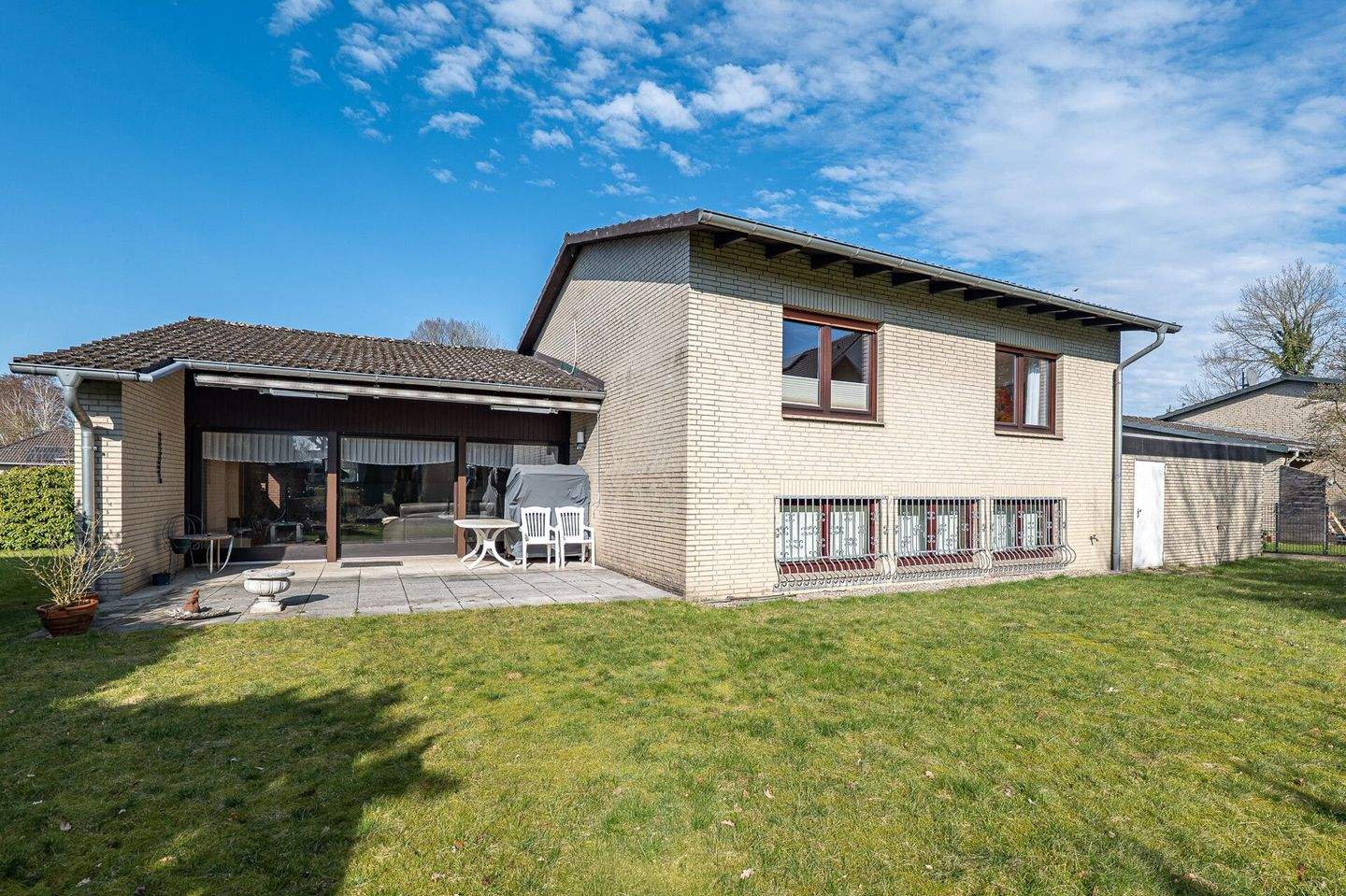 Immobilie in Deinste - Split-Level-Bungalow mit viel Potenzial und besonderem Flair in ruhiger Sackgassenlage von Fredenbeck - Bild 0