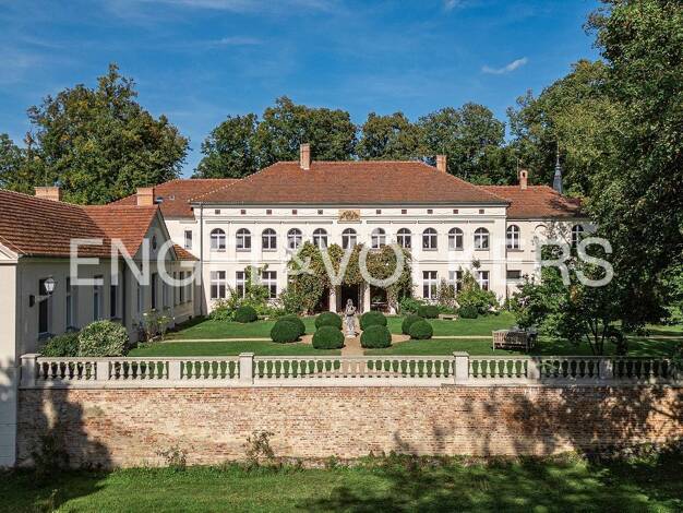 Herrenhaus zum Kauf 2.950.000 € 23 Zimmer 972 m² 55.140 m² Grundstück Rogäsen Rosenau 14789