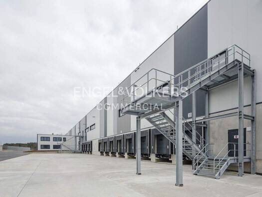 Halle/Industriefläche zur Miete provisionsfrei 3.300 m² Lagerfläche teilbar ab 3.689 m² Genshagen Ludwigsfelde 14974